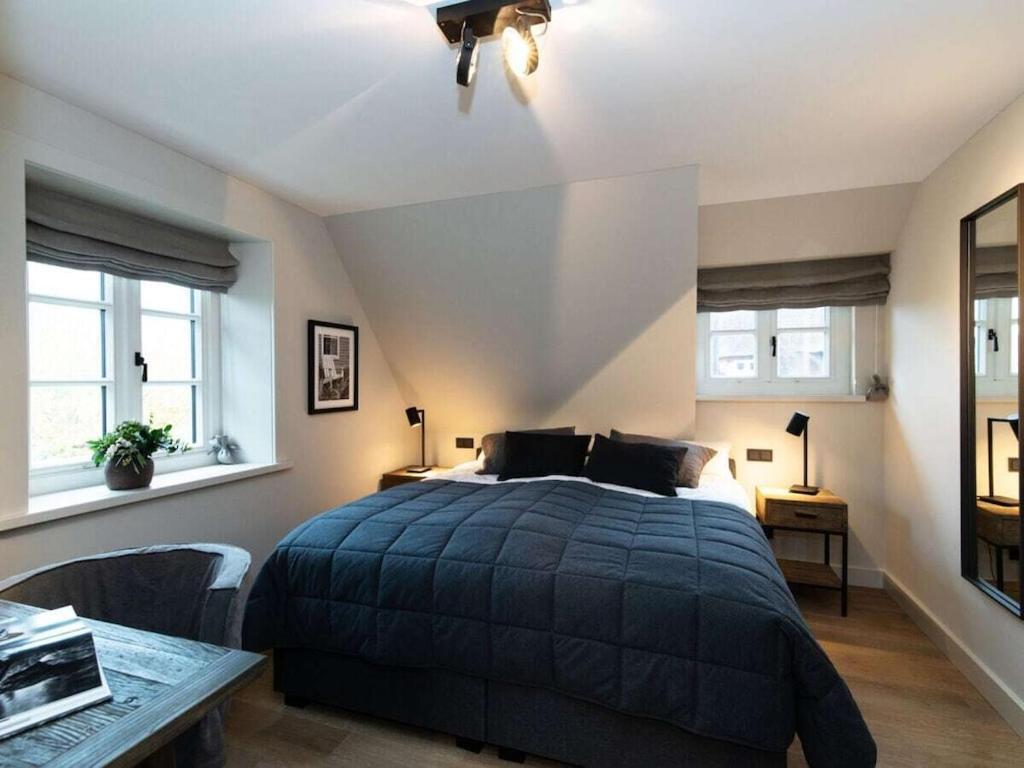 1-bedroom *